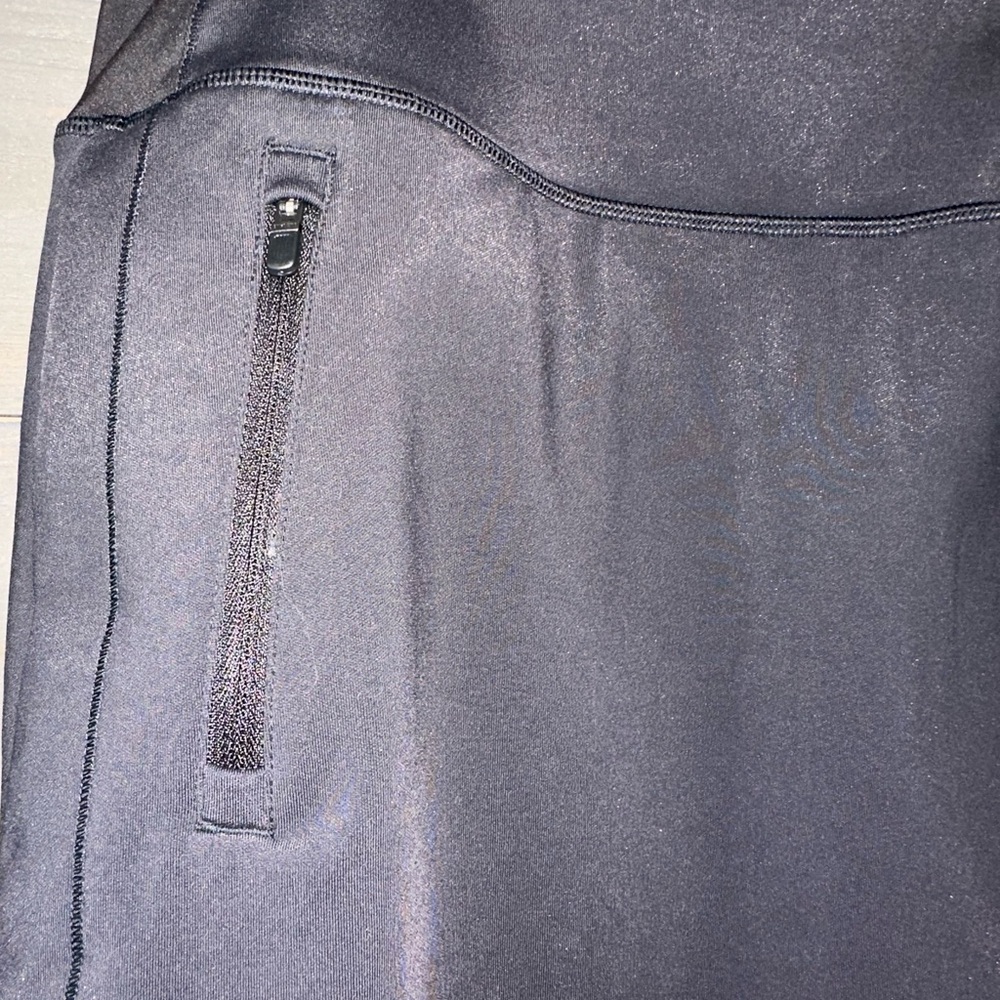 ATHLETA FAIRWAY GOLF SKORT. - Picture 2 of 7